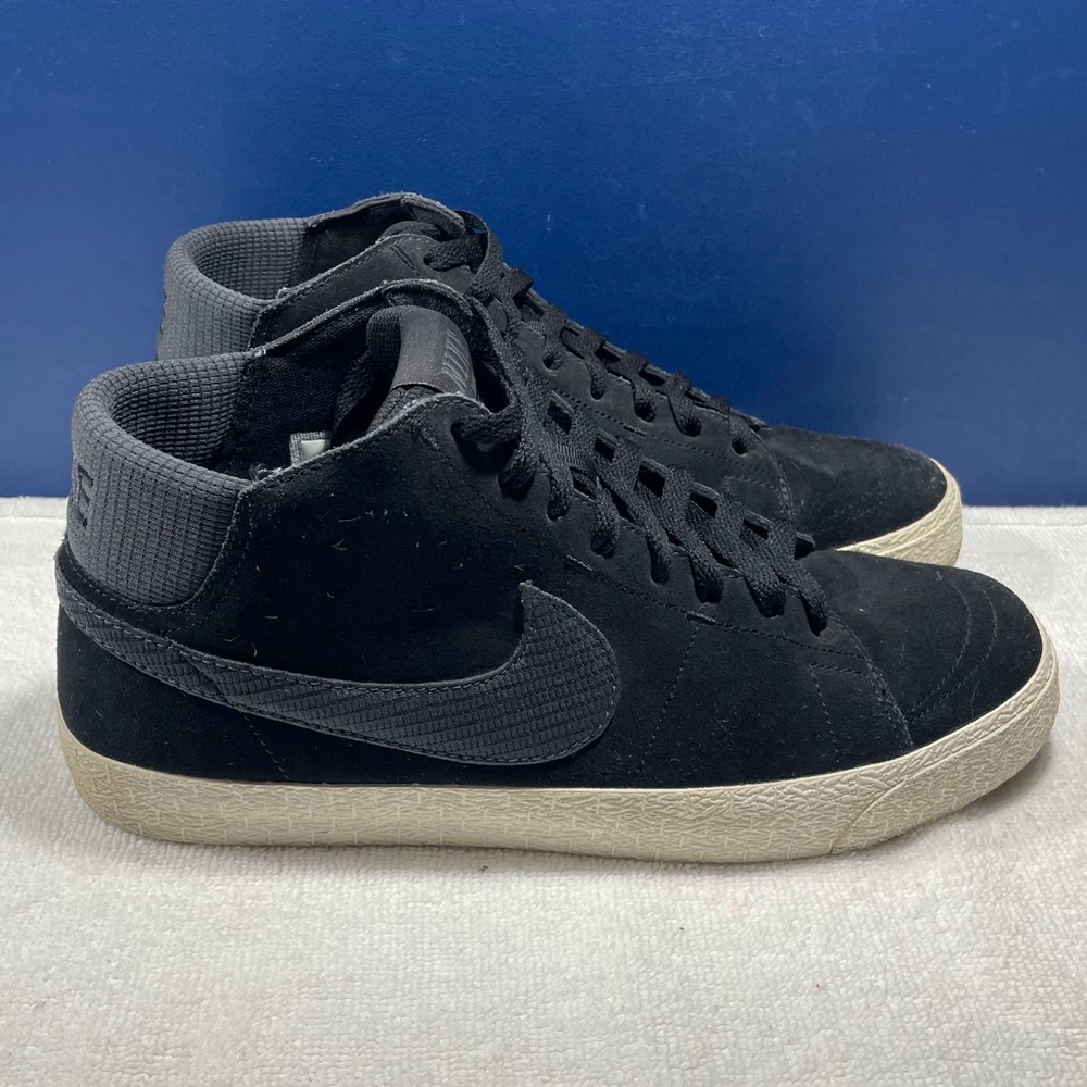 Nike Blazers Mid Black on Black Men’s Sz 11
